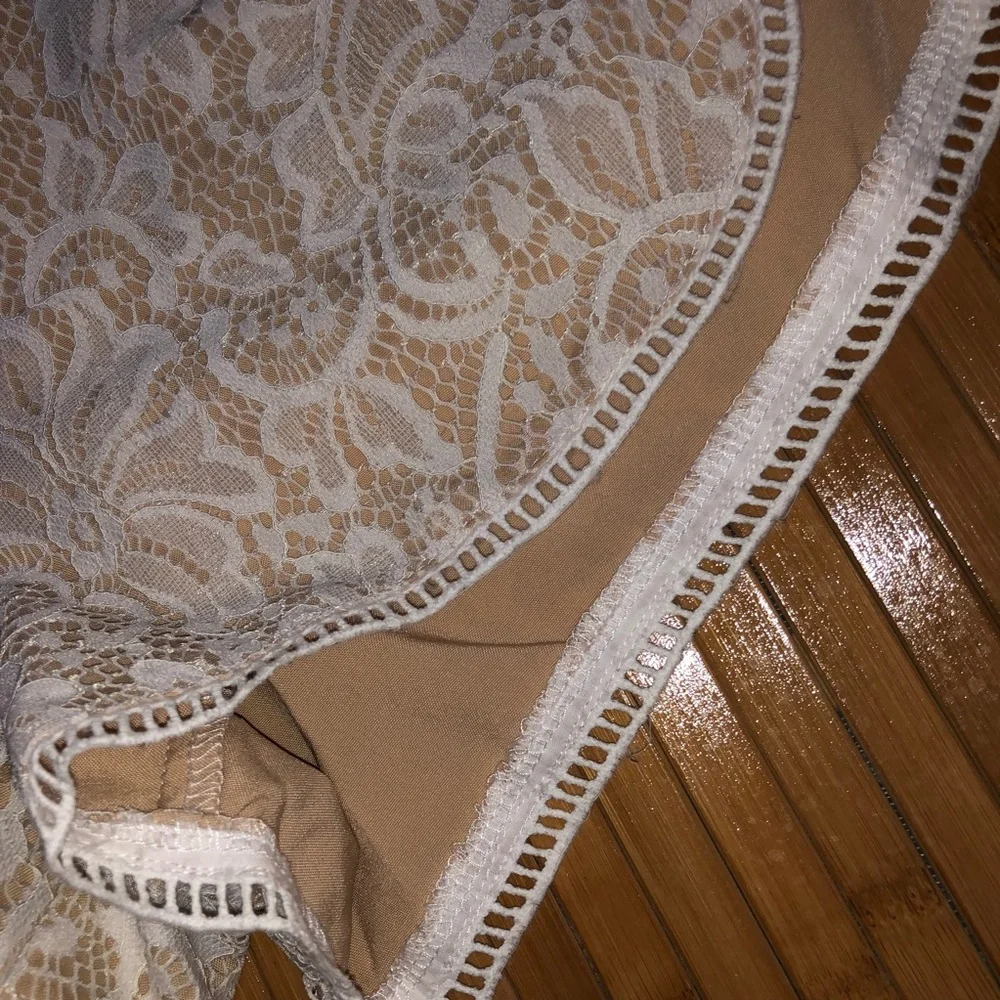 Missguided Floral Lace Shorts - Picture 4 of 5